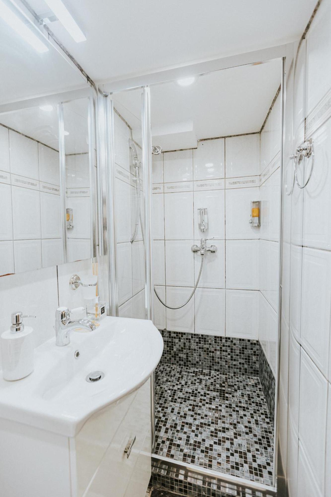 Republicii Rustic Apartament In Brasov City Center Bagian luar foto