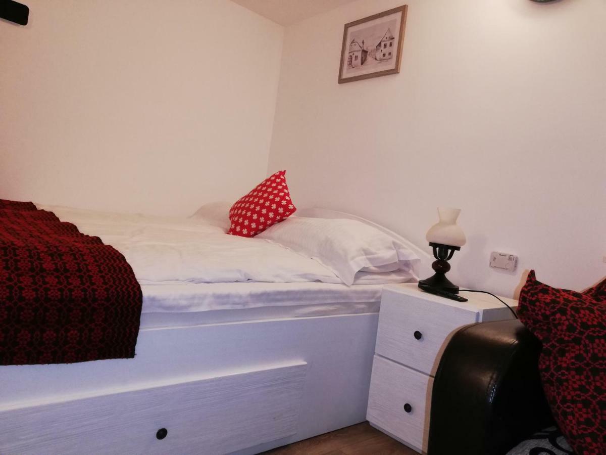 Republicii Rustic Apartament In Brasov City Center Bagian luar foto